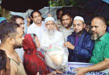 বানভাসি মানুষের পাশে রাউজান ক্লাব