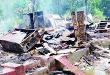 জানাযা শেষে গণপিটুনিতে খুনির মৃত্যু, বাড়িতে আগুন