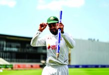 রেকর্ড বইয়ে মিরাজ ও হাসান