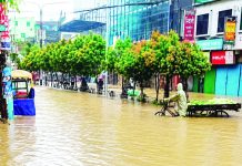 ভারী বর্ষণের সাথে জোয়ারের পানি, নগরে আবারও জলাবদ্ধতা