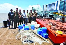 জাহাজ চলাচলের পথে মাছ ধরার জাল জব্দ করল বন্দর কর্তৃপক্ষ