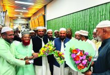 পীর আল্লামা সাবির শাহকে শাহজালাল বিমানবন্দরে বরণ
