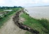 বেড়িবাঁধে বড় ধরনের ফাটল