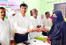 আজিম-হাকিম স্কুলে ১৫০ কৃতী শিক্ষার্থী সংবর্ধনা