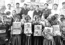 বাঁশখালীতে শিক্ষার্থীদের মাঝে শিক্ষা উপকরণ বিতরণ
