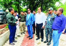বৃষ্টিতে ক্ষতিগ্রস্ত সড়ক দ্রুত সংস্কারের নির্দেশ মেয়রের