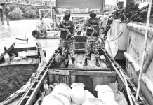 পতেঙ্গায় চোরাইকৃত কয়লা ও গমের ভুষিসহ ২ কাঠের বোট জব্দ