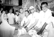 দেওয়ানবাজারে অসহায়দের মাঝে চাল বিতরণ