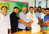 ইপিজেডে আমির খসরুর পক্ষে উপহার সামগ্রী বিতরণ