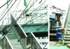 নিরাপদ পারাপারের ফুট ওভারব্রিজে বিদ্যুতের ঝুঁকি