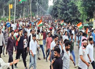 তরুণদের ঝাড়খণ্ড বিধানসভা অভিমুখে পদযাত্রা