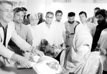 পশ্চিম মাদারবাড়ীতে ২০০ পরিবারের মাঝে খাদ্যসামগ্রী বিতরণ