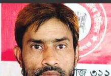 ৪৫ বছর বয়সে এসএসসি পাস করলেন কাঠমিস্ত্রি নাসিমুল হক