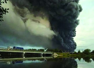 পাল্টাপাল্টি হামলায় বিধ্বস্ত রাশিয়া-ইউক্রেন