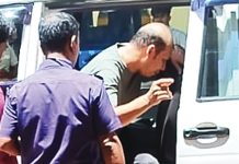 ছোট ভাইকে বড় ভাইয়ের ছুরিকাঘাত, পরে হাসপাতালে আরেক ভাইকেও মারধর