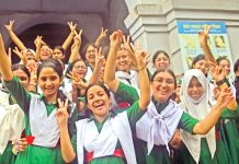 ছেলেদের তুলনায় মেয়েরা এগিয়ে