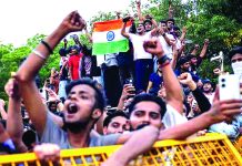 বিক্ষোভকারী শিক্ষার্থীদের সাজা না দেওয়ার বার্তা মোদীর