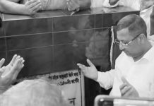 ওরা নিজেদের উন্নয়ন করেছে, আর আমরা জনগণের উন্নয়ন করছি