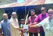 বন্যার্তদের মাঝে পটিয়া প্রবাসী ক্লাবের নগদ অর্থ সহায়তা