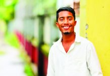 দুপুরে লিখলেন ‘আজ অসম্ভব সুন্দর’, বিকেলে বিদ্যুৎস্পৃষ্টে মৃত্যু