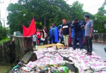 রাঙ্গুনিয়ার ঘাটচেক কালভার্টের গোড়ায় ধস, উপরিভাগে ফাটল