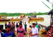 কর্ণফুলীতে তীব্র স্রোত, চন্দ্রঘোনায় পন্টুন ডুবে বন্ধ হল ফেরি