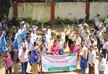 রোটার্যাক্ট ক্লাব পোর্ট সিটির চারা বিতরণ