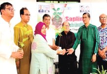রোটারি ক্লাব অব চিটাগং সাগরিকার গাছের চারা বিতরণ