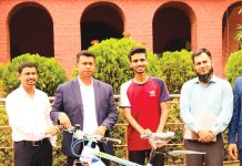 সাইকেলের চাকায় জামশেদের জীবন বদলে দিলেন ডিসি জাহিদুল
