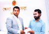 দৃষ্টিহীন আকাশের পড়াশোনায় এবার স্মার্টফোন