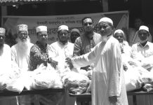 বাঁশখালীতে মাইজভাণ্ডারী শাহ এমদাদীয়ার ত্রাণ ও ঘর নির্মাণসামগ্রী বিতরণ