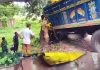 সীতাকুণ্ডে গরুবোঝাই ট্রাক উল্টে ব্যবসায়ীর মৃত্যু