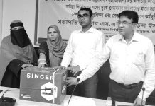 রাউজানের ৩১ জন দুস্থ নারী পেলেন সেলাই মেশিন