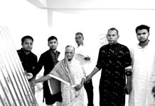 পটিয়ায় বন্যার্ত মানুষের পুনর্বাসনে চট্টগ্রাম সমিতি ঢাকার ঢেউটিন বিতরণ