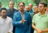 রডের বদলে বাঁশ ব্যবহারের অভিযোগ, অভিযোগকারীকে সঙ্গে নিয়ে পুরো মাঠ ঘুরে দেখলেন মেয়র