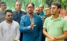 রডের বদলে বাঁশ ব্যবহারের অভিযোগ, অভিযোগকারীকে সঙ্গে নিয়ে পুরো মাঠ ঘুরে দেখলেন মেয়র