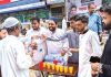 জুলুসে চান্দগাঁও ও মুরাদপুর এলাকায় তবারুক বিতরণ