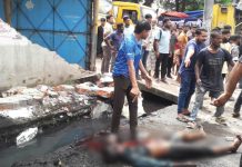 এ কে খানে কাভার্ড ভ্যানের ধাক্কায় দেয়াল চাপা পড়ে পথচারী নিহত