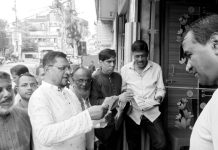 চকবাজারে ডেঙ্গু প্রতিরোধে সচেতনতামূলক লিফলেট বিতরণ