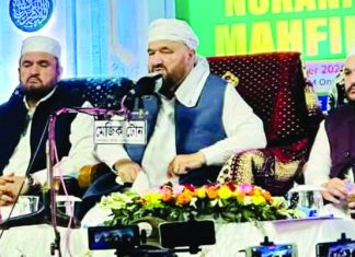 সন্তানকে মোবাইল নয়, দ্বীনি শিক্ষা দিন