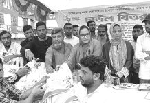 বাকলিয়ায় এতিম-দুস্থ ও অসহায় পরিবারের মাঝে চাল বিতরণ