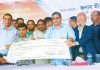 আমরা একটি দলের অভিনয় দেখতে দেখতে অস্থির