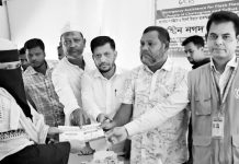 বাঁশখালীতে ক্ষতিগ্রস্ত ২০০ পরিবারের মাঝে নগদ অর্থ বিতরণ