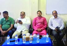 ভোর মাদকাসক্তি নিরাময় কেন্দ্র পরিদর্শনে বিভাগীয় কমিশনার