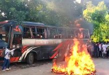 কক্সবাজার মহাসড়ক ২ ঘন্টা অবরোধ ও ঘাতক বাস ভাঙচুর