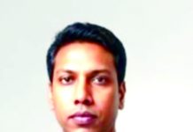 ঝুঁকিপূর্ণ বৈদ্যুতিক খুঁটি: বড় দুর্ঘটনার শঙ্কা