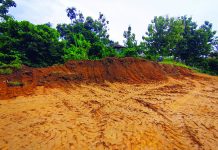 দীঘিনালায় প্রকাশ্যে পেলোডার দিয়ে পাহাড় কাটার অভিযোগ