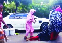 নারীকে টেনে হিঁচড়ে মাইক্রোতে তুলে নেওয়ার ভিডিও ভাইরাল