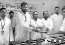 নাজিরহাট আদর্শ উচ্চ বিদ্যালয়ে কৃতী শিক্ষার্থীদের সংবর্ধনা