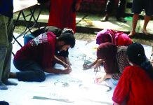 রাতভর অভিনব প্রতিবাদ, দিনে ‘শ্বেত শাড়ির গণসাক্ষ্য’